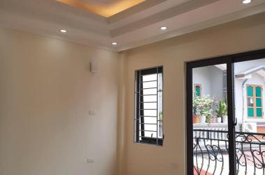 Nhỉnh 2 tỷ, Nhà mới 5 tầng 3PN, lô góc tại phường Thượng Thanh, quận Long Biên.