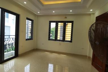 Nhỉnh 2 tỷ, Nhà mới 5 tầng 3PN, lô góc tại phường Thượng Thanh, quận Long Biên.