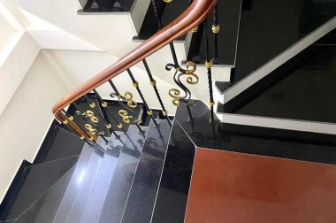 BÁN NHÀ NGỌC THỤY LONG BIÊN, LÔ GÓC, GA RA Ô TÔ, 45/50M, 5 TẦNG, MT4.2.