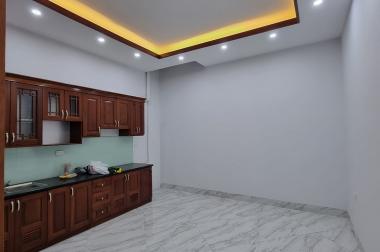 Nhà đẹp, ô tô đỗ cổng, rộng thoáng, 45m2 x 4T. Gía 9.3 tỷ.