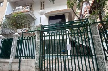 Cho thuê nhà mặt  ngõ Lạc Long Quân	Dt đất 300m, xd 150m,4 tầng, mt 18m. Giá 45tr/th.LH-0968.810.861