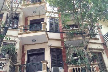 Cho thuê nhà mặt  ngõ Hoàng Quốc Việt.Dt 50m,5 tầng,mt 4m. Giá 16tr/th.LH-0968.810.861