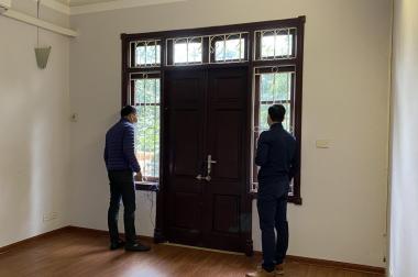 Cho thuê nhà mặt  ngõ Mạc Thái Tông .Dt 70m, 5 tầng, mt 5m . Giá 20tr/th.LH-0968.810.861