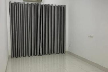 Chính chủ bán nhà Long Biên ,ngõ rộng,thông,oto đỗ cửa,50m2,Lh 0366787719.