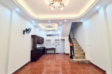 Bán nhà phố Trường Chinh, cách phố có 20m, đi lại giao thông cực kỳ thuận tiện. 42m2, 4 TỶ HƠN