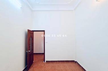 Bán nhà phố Trường Chinh, cách phố có 20m, đi lại giao thông cực kỳ thuận tiện. 42m2, 4 TỶ HƠN