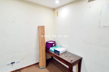 Gia đình cần bán căn hộ tòa CT1C Vinaconex 3 Trung Văn. Diện tích 73m2, nhà có 2 phòng ngủ 2 phòng vệ sinh, 1 ban công