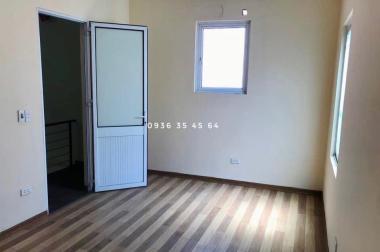 1 TỶ 6 có nhà Ngõ Quỳnh Hai Bà Trưng: 72m2 sân chung, S=53m2 xây 2 tầng, 6 PN. LH gấp: 0936354564