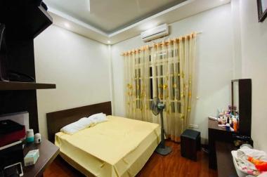  Nhà đẹp Đường Láng, gần phố, 43m2, 5 tầng, 5 ngủ, giá chỉ 6.5 tỷ.