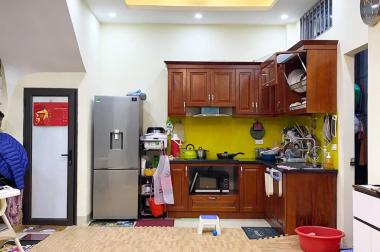 Cần tiền bán gấp căn nhà 3 tầng ở vân canh,đồ dùng đầy đủ về ở luôn,giá tầm 2 tỷ.