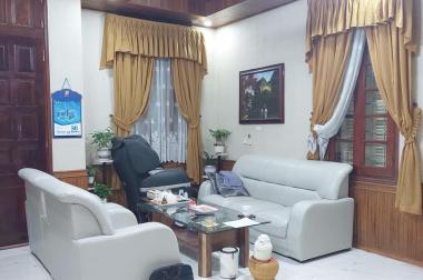 Bán đất tặng nhà đang kinh doanh mặt phố Ngọc Lâm,Long Biên,dt 55m2,giá 15.5 tỷ.
