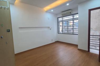 Bán nhà phố Tản Đà, 32m2, 5 tầng nhỉnh 3 tỷ