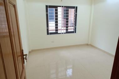 CC bán nhà 36m2 x 3 tầng Đồng Mai ô tô đỗ cổng cực hiếm.