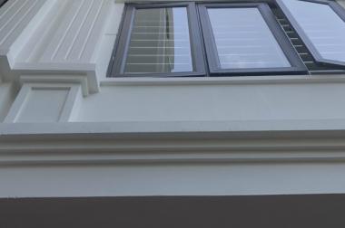 CC bán nhà 36m2 x 3 tầng Đồng Mai ô tô đỗ cổng cực hiếm.