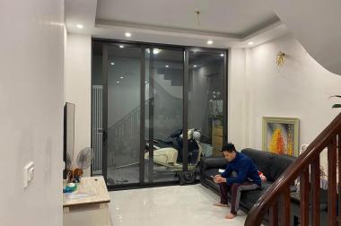 Siêu phẩm phố Cầu Giấy 45m2 Mt5m 5 tầng giá mềm như da em bé 4,5 tỷ thương lượng.