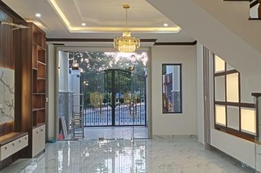 Cần bán nhà phố 3 tầng ngay trung tâm thành phố, nơi nhộn nhịp và sầm uất bậc nhất  Phan Rang.