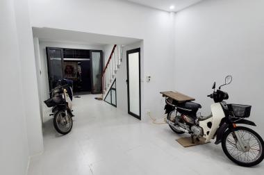 Bán Nhà Phố Tôn Thất Tùng - Đống Đa - Kinh Doanh - Nhà Mới Đẹp - DT 40m2 4 tầng giá 4.95 tỷ
