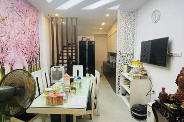 Bán nhà Nguyễn Phúc Lai, Đống Đa, 45m x 5 tầng, Ô tô, Gần hồ