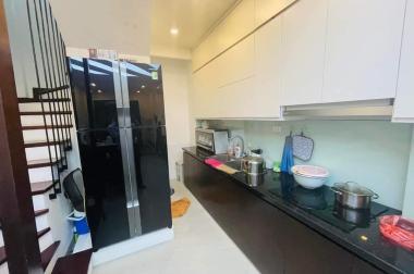 Bán nhà Nguyễn Phúc Lai, Đống Đa, 45m x 5 tầng, Ô tô, Gần hồ