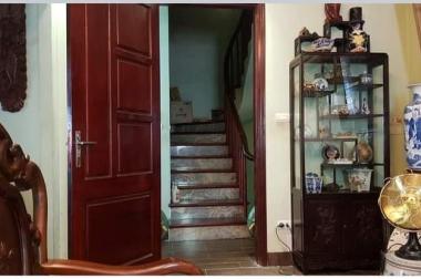 Bán nhà mặt phố Cầu Giấy 50m2 x 5 tầng mặt tiền 6m ( lô góc )