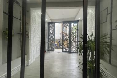 Nhà mới 55m2 x 5T, Phố Bồ Đề quận Long Biên Ô tô 4 chỗ đỗ cửa, Ngõ thông kinh doanh 6 tỷ2