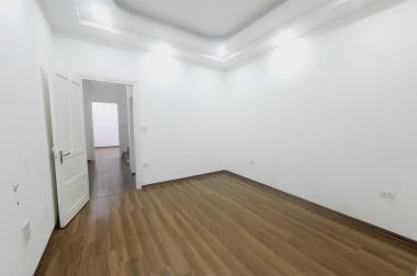 Bán nhà Tôn Thất Tùng, 45m2x6t thang máy, lô góc, cách phố 50m, ngõ thông kinh doanh