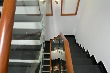 Bán nhà 4x15 hẻm xe hơi gần chung cư hà đô Quận 10 5 tầng BTCT tặng nội thất giá chỉ 9 tỷ 