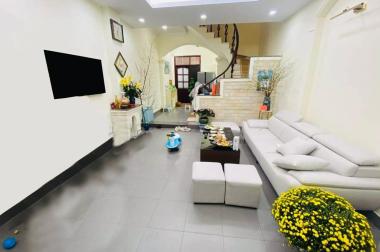 Bán nhà Đội Cấn, bãi oto, vuông vắn, để lại nội thất, 55m2 cực rộng x4T Giá chỉ 6.5 tỷ