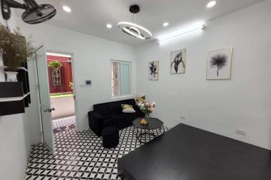 Bán gấp CHCC (Tầng 2) phố Bùi Ngọc Dương giá 1.8 tỷ, 40m2 (sổ 24m)