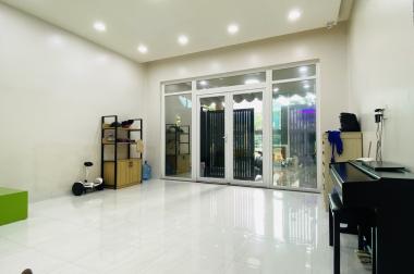 Bán nhà phố Nguyễn Văn Linh Quận 7, 4 tầng, 90m2, chỉ 21 tỷ.