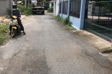 GIA ĐÌNH VỀ QUÊ ĐỊNH CƯ NÊN CẦN BÁN GẤP LÔ ĐẤT 100M2 (5X20M) VỊ TRÍ ĐẸP, ĐỐI DIỆN KĐT MP4