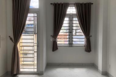 Cho thuê từng tầng hoặc phòng làm văn phòng khởi nghiệp, nhà 2 mặt tiền số 112 đường D1 cũ