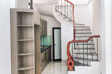 Bán nhà Phố Hồng Tiến, Bồ Đề, oto đỗ cửa, 30m2x 5 tầng, 3.85 tỷ