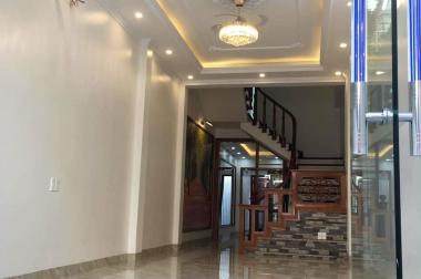 Bán nhà 3 tầng ngõ phố Nguyễn Chí Thanh, ph Tân Bình, TP HD, 81m2, 4 ngủ, sân cổng