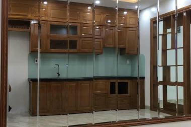 Bán nhà 3 tầng ngõ phố Nguyễn Chí Thanh, ph Tân Bình, TP HD, 81m2, 4 ngủ, sân cổng