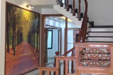 Bán nhà 3 tầng ngõ phố Nguyễn Chí Thanh, ph Tân Bình, TP HD, 81m2, 4 ngủ, sân cổng