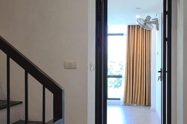 Bán nhà phố Huỳnh Thúc Kháng, 51m2, mặt phố, ô tô vào nhà, kinh doanh tốt