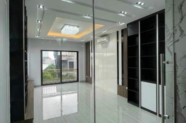 Siêu Phẩm, Nhà Ngọc Thụy, Long Biên 7T, 43m2 chỉ 6,95 tỷ (ngõ thông, ô tô vào nhà)