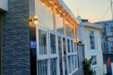 Cho thuê nhà nguyên căn ngay bãi sau. Cách biển 5p