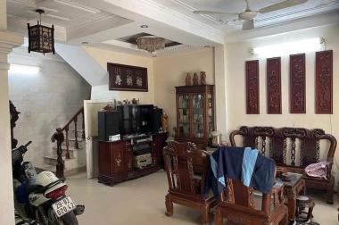 Nhà Mặt ngõ Đội Cấn: gần phố, ngõ rộng đẹp, 35m2x4T Giá chỉ: 3.92 tỷ
