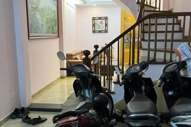 Bán nhà Hoàng Quốc Việt: Phân lô, oto, Gần phố, đường thông, 6 tầng-40m2. Giá 7.58 tỷ