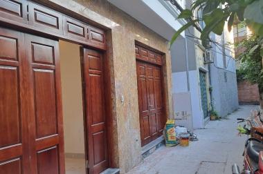Bán nhà ngõ 640 Nguyễn Văn Cừ, Dt 31m, nhà 5 Tầng giá hơn 3 tỷ.