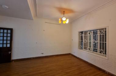 Nhà phân lô – oto – vỉa hè Hoa Bằng , Cầu Giấy 50m2 mặt tiền 4,5m 5 tầng 8,5 tỷ .