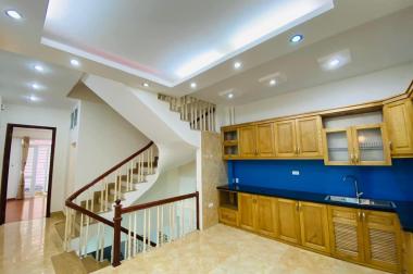 Nhà phân lô – oto – vỉa hè Hoa Bằng , Cầu Giấy 50m2 mặt tiền 4,5m 5 tầng 8,5 tỷ .