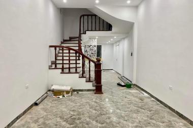 Bán nhà Hào Nam 55m Phân lô cán bộ Ô tô vào nhà Giá bán gấp
