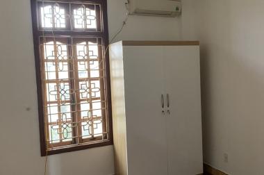 Cho thuê căn hộ Phố Đội Cấn, Ngọc Hà. Dt 28m2. Phòng thoáng đẹp, Full nội thất. Chỉ 3.8tr