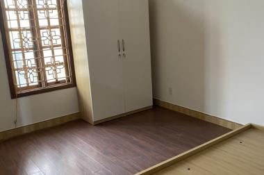 Cho thuê căn hộ Phố Đội Cấn, Ngọc Hà. Dt 28m2. Phòng thoáng đẹp, Full nội thất. Chỉ 3.8tr