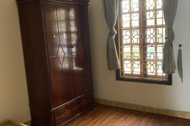 Cho thuê căn hộ Phố Đội Cấn, Ngọc Hà. Dt 28m2. Phòng thoáng đẹp, Full nội thất. Chỉ 3.8tr