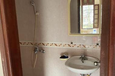 Cho thuê căn hộ Phố Đội Cấn, Ngọc Hà. Dt 28m2. Phòng thoáng đẹp, Full nội thất. Chỉ 3.8tr
