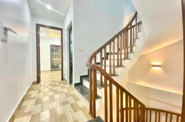 Bán nhà ngõ 426 Đường Láng, Đống Đa 55m2 , 5 tầng, mt 4.2m giá chào 6.1 tỷ